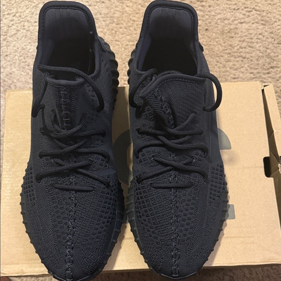 Yeezy Boost 350 V2 Onyx - Picture 1 of 5